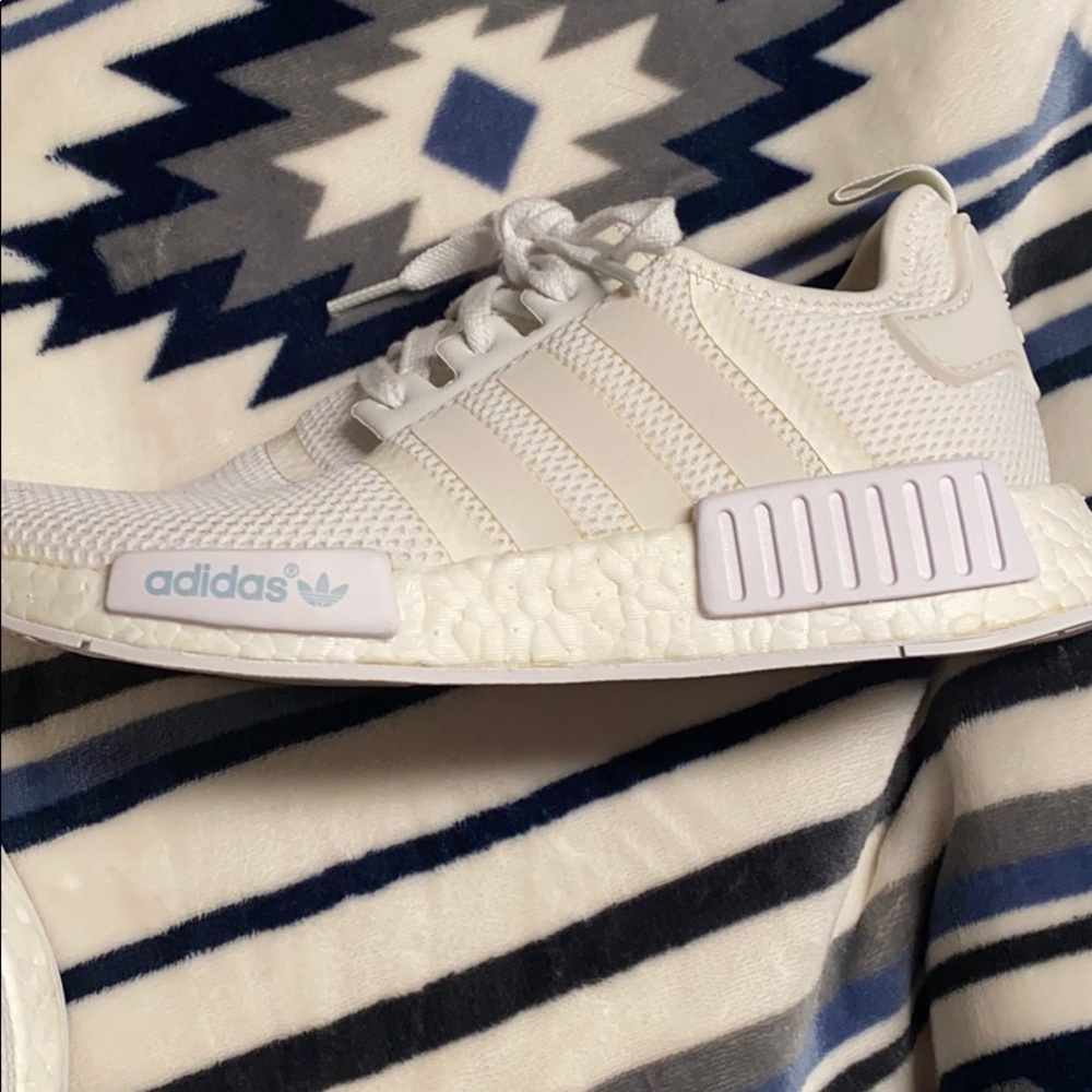 nmd primeknit triple white